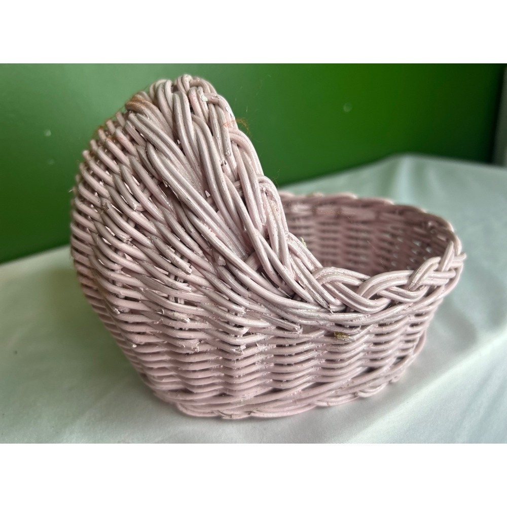 Vintage Pink Wicker Baby Bassinet Basket Miniature Cradle Nursery Decor 6.5 Inch - Picture 4 of 7